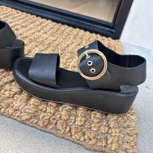 Beek SWAN platform Sandle.